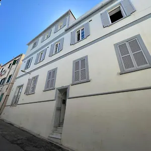 Quirky 1br Just Off Main Street Prime Location Apartment
